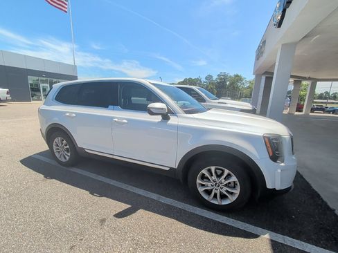 Used 2020 Kia Telluride LX FWD image 2