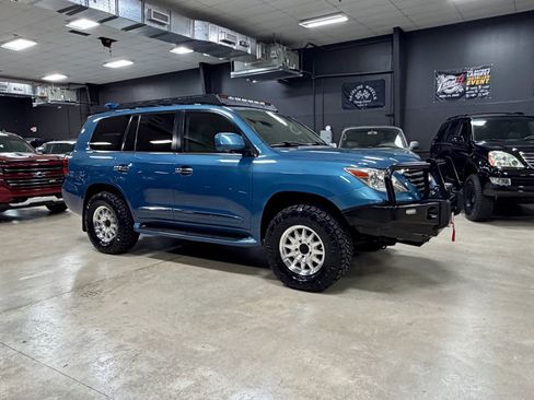 Used 2010 Lexus LX 570 4WD w/ Luxury Pkg image 6