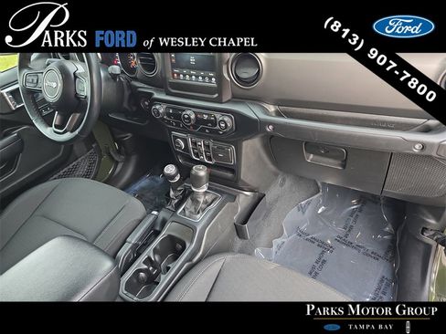 Used 2022 Jeep Gladiator Willys image 10