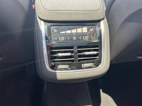 Certified 2025 Volvo XC90 B6 Plus AWD/4WD image 18