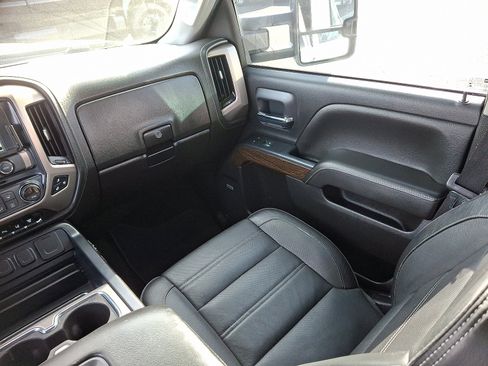 Used 2018 GMC Sierra 2500 Denali w/ Duramax Plus Package image 16