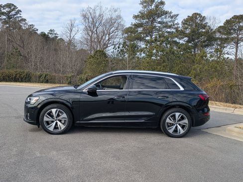 Used 2024 Audi Q8 e-tron Premium Plus w/ Premium Plus Package image 8