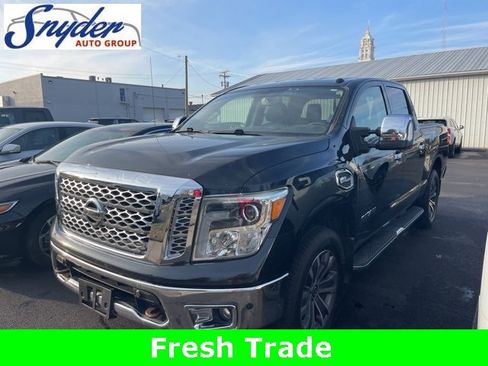 Used 2017 Nissan Titan SL image 1