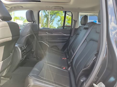 Used 2024 Jeep Grand Cherokee Limited w/ Luxury Tech Group II RWD image 15