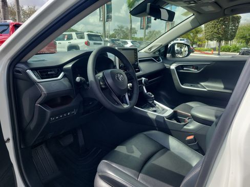 Used 2021 Toyota RAV4 Limited image 19