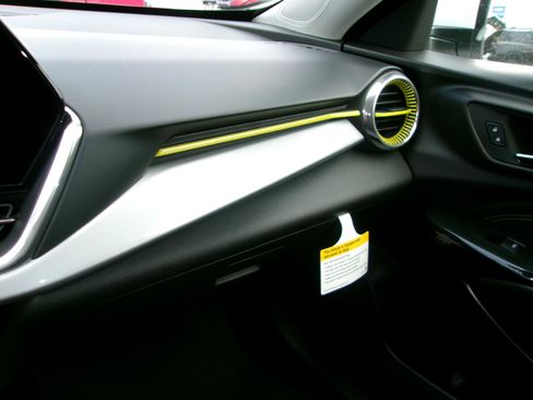 New 2026 Chevrolet Trax LT image 21