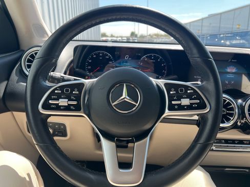Used 2022 Mercedes-Benz GLB 250 image 24