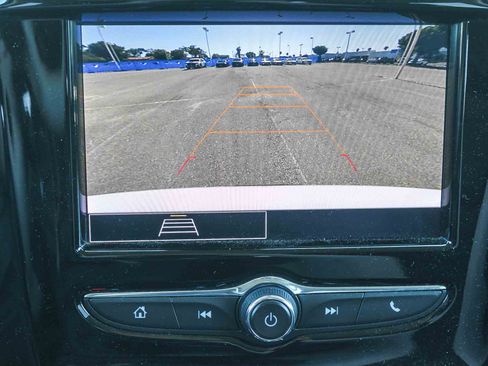 Used 2021 Chevrolet Traverse LT image 26