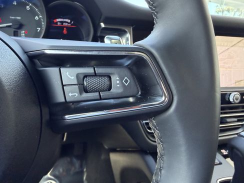 Certified 2025 Porsche Macan image 34