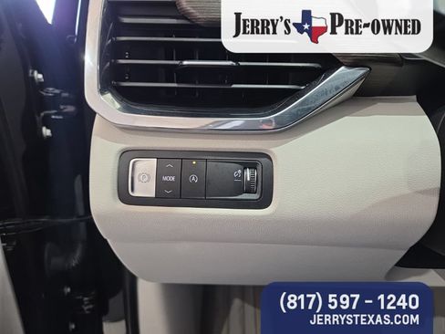 Used 2025 GMC Acadia Denali w/ Super Cruise Package FWD image 12