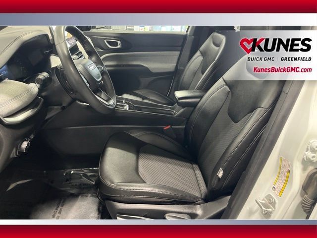 Used 2024 Jeep Compass Latitude AWD/4WD image 12