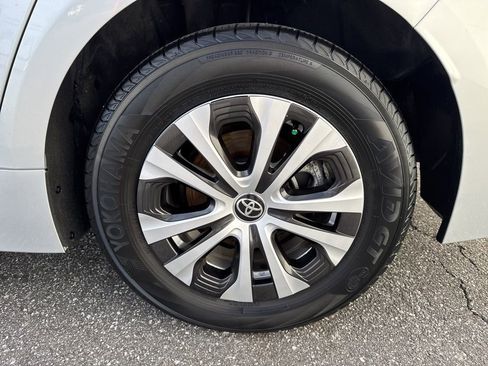 Used 2022 Toyota Corolla LE image 9