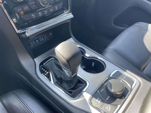 Used 2020 Jeep Grand Cherokee Limited AWD/4WD image 30
