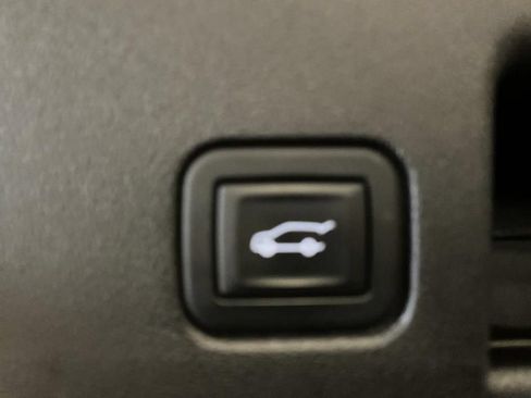 Used 2024 Chevrolet Equinox Premier FWD image 16