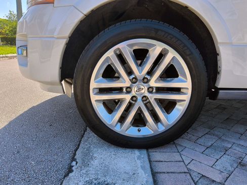 Used 2017 Ford Expedition Platinum RWD image 48