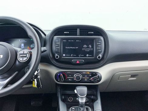 Certified 2023 Kia Soul LX image 5