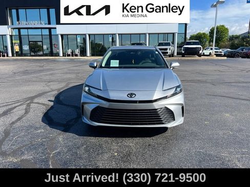 Used 2025 Toyota Camry LE AWD/4WD image 2