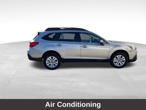 Used 2019 Subaru Outback 2.5i Premium image 9