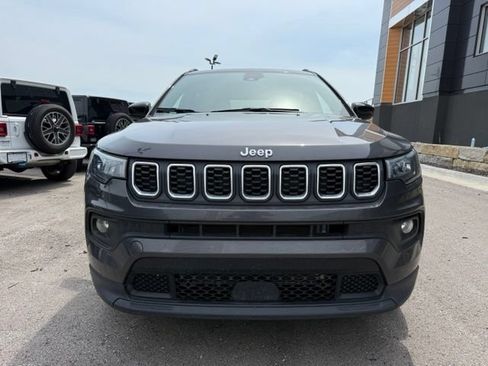 Used 2024 Jeep Compass Latitude AWD/4WD image 8