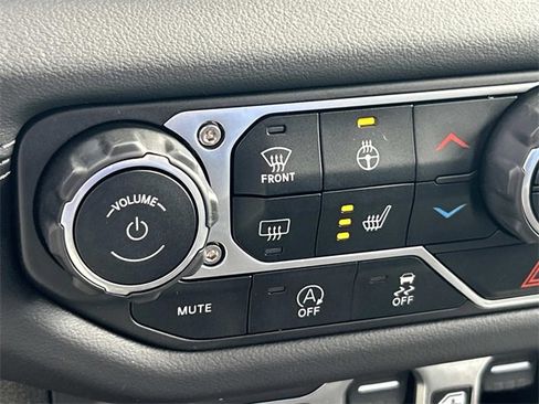 Used 2024 Jeep Wrangler Rubicon w/ Convenience Group image 27