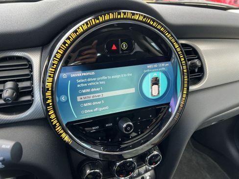 Certified 2024 MINI Cooper SE image 19