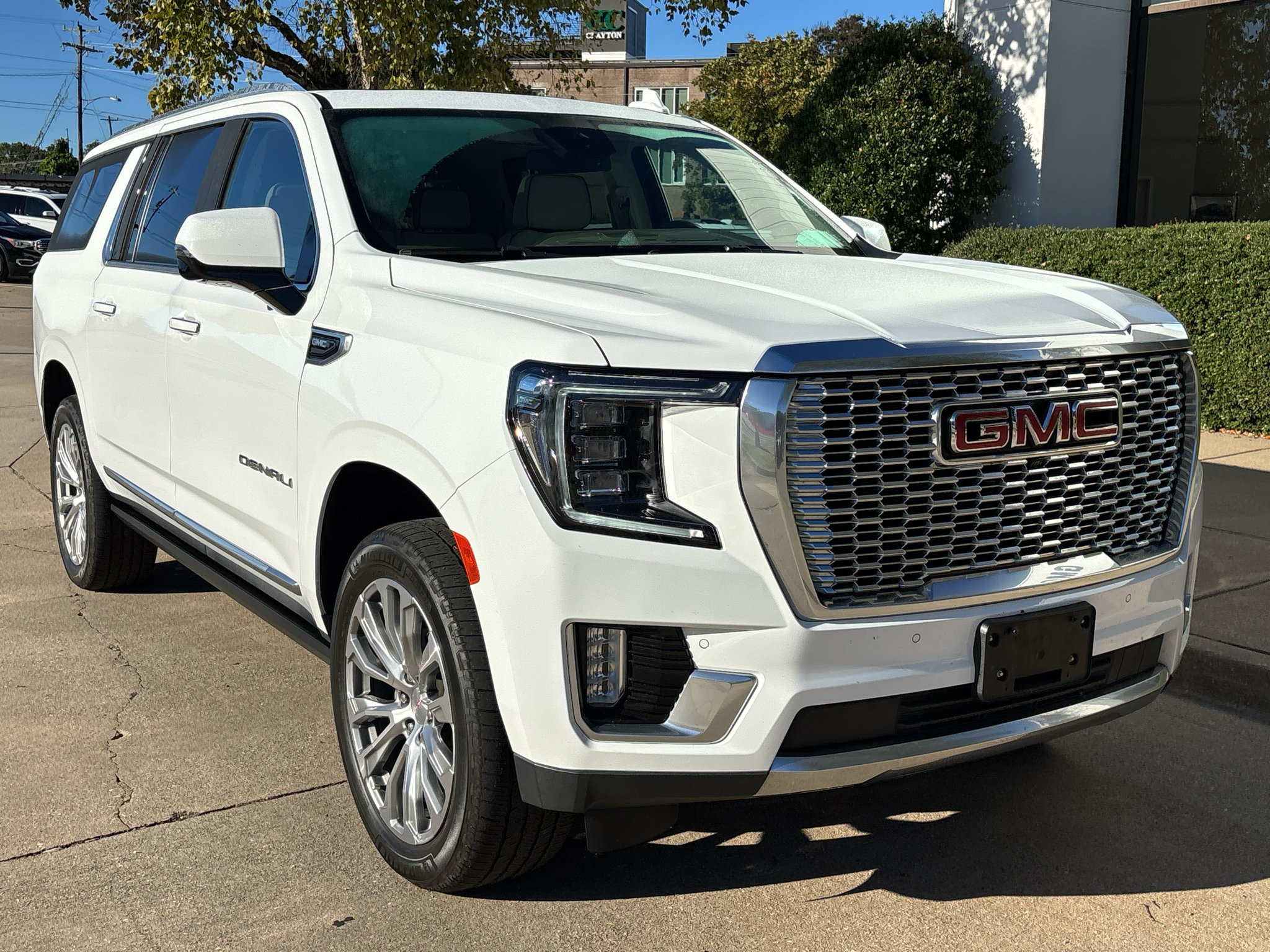 Used 2023 GMC Yukon XL Denali w/ Max Trailering Package AWD/4WD image 1