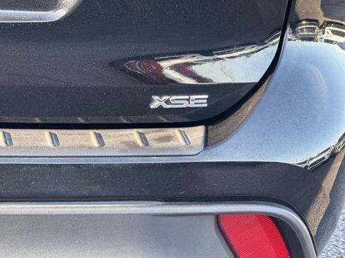 Used 2022 Toyota Highlander XSE FWD image 10