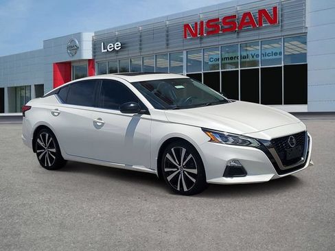 Used 2020 Nissan Altima 2.5 SR w/ Premium Package FWD image 1