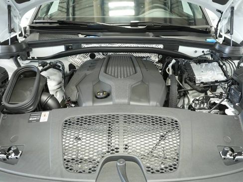 New 2025 Porsche Macan image 30