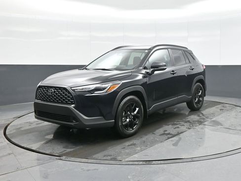 Certified 2025 Toyota Corolla Cross LE image 3