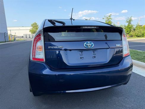 Used 2015 Toyota Prius Five w/ Advanced Technology Package FWD image 11
