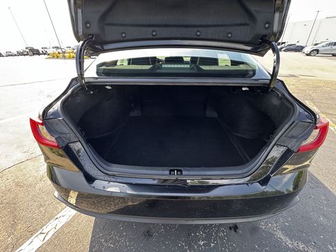 Used 2025 Toyota Camry SE FWD image 18