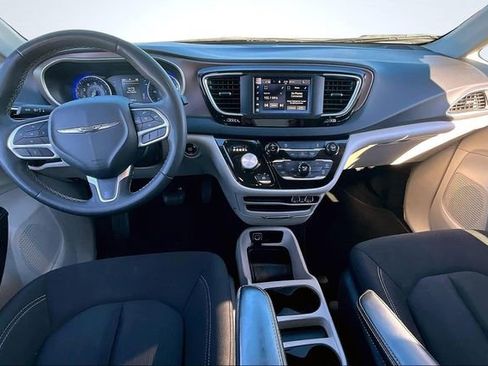 Used 2024 Chrysler Voyager LX image 8