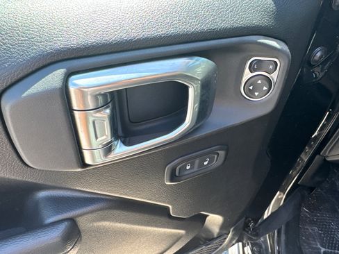 Used 2025 Jeep Wrangler Willys image 11