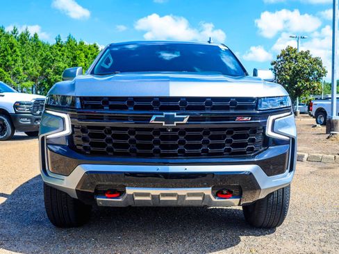 Used 2024 Chevrolet Tahoe Z71 w/ Luxury Package AWD/4WD image 4