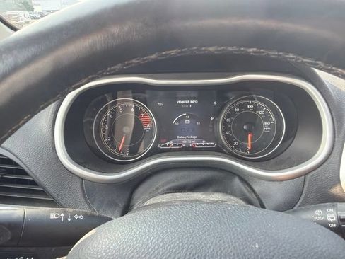 Used 2017 Jeep Cherokee Trailhawk w/ Comfort/Convenience Group AWD/4WD image 16