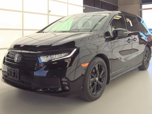 Used 2024 Honda Odyssey Touring image 2