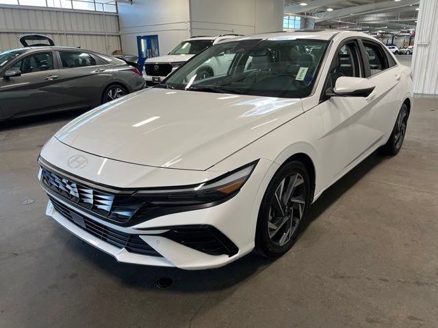Used 2024 Hyundai Elantra Limited FWD image 7