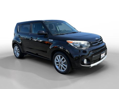 Used 2018 Kia Soul + FWD image 7