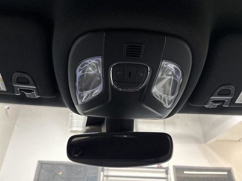 Used 2023 Jeep Compass Limited image 15