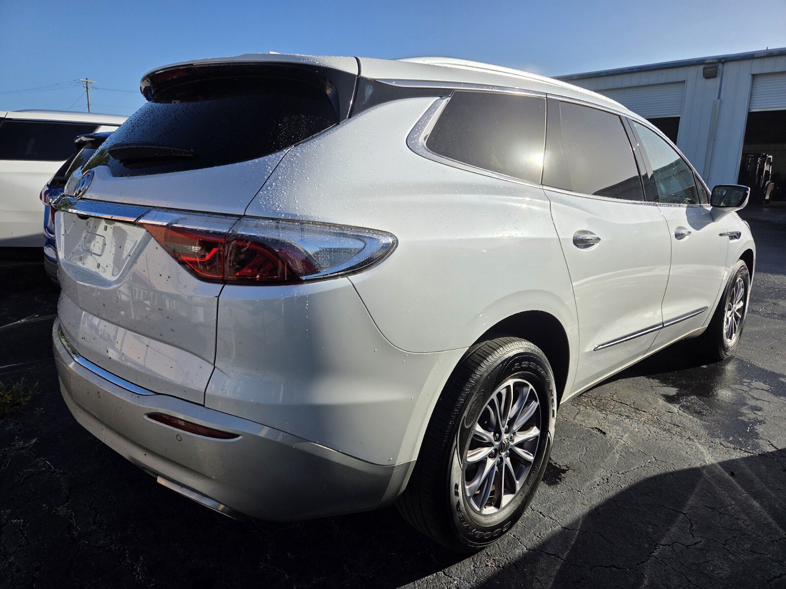 Used 2023 Buick Enclave Essence FWD image 4