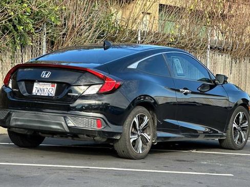 Used 2017 Honda Civic Touring image 3
