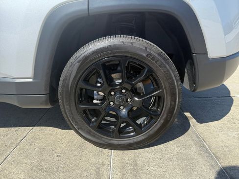 Used 2025 Jeep Compass Latitude w/ Altitude Special Edition image 26