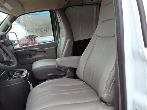 Used 2025 GMC Savana 2500 Work Van w/ Driver Convenience Package image 11