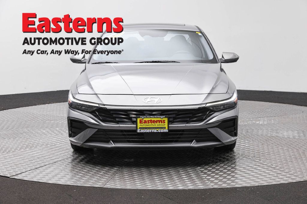 Used 2025 Hyundai Elantra SEL FWD image 4