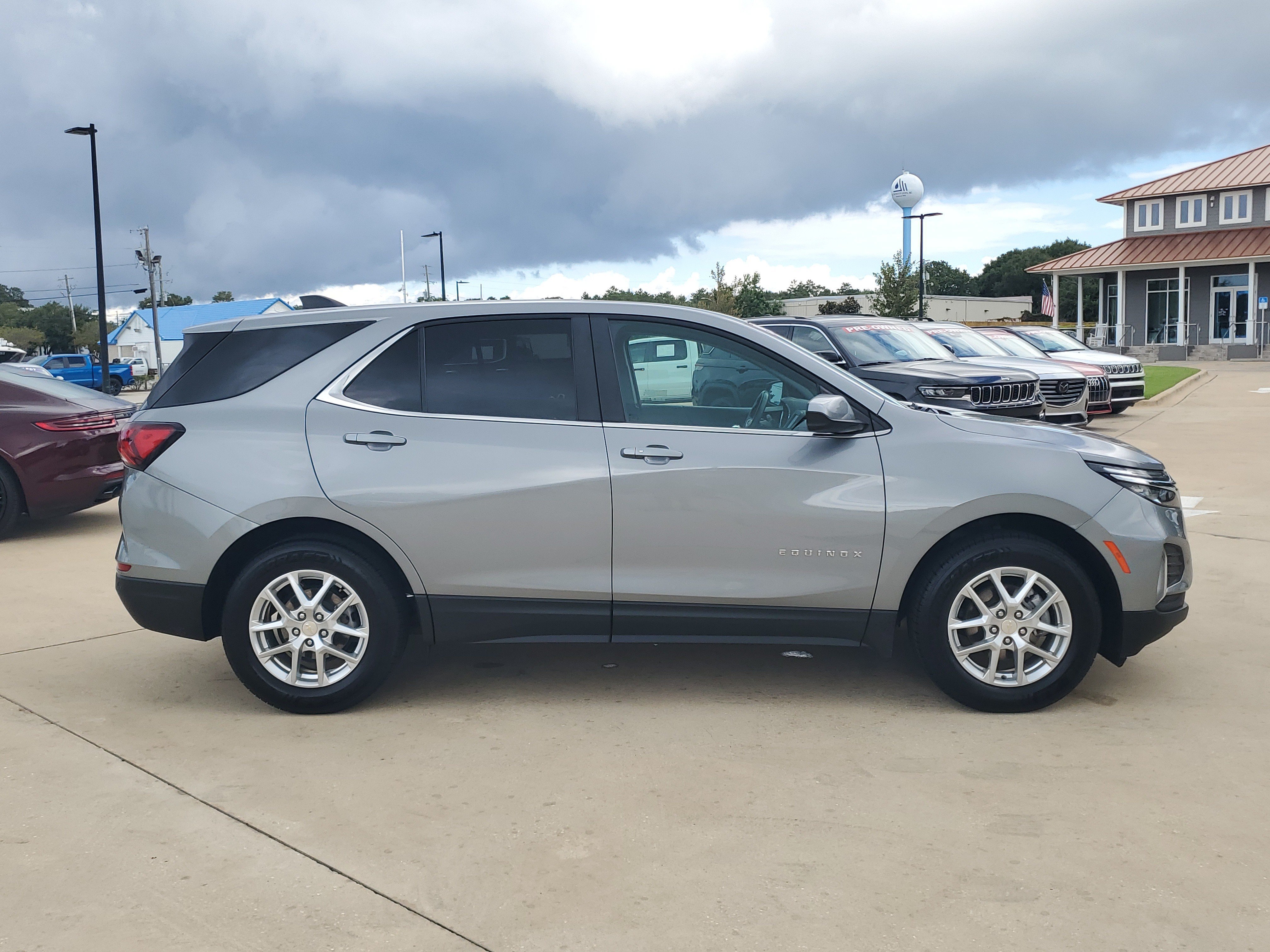 Used 2024 Chevrolet Equinox LT FWD image 9