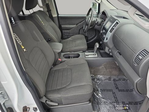 Used 2015 Nissan Frontier PRO-4X image 25