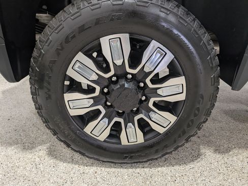 Used 2025 GMC Sierra 3500 Denali w/ Denali Reserve Package AWD/4WD image 14