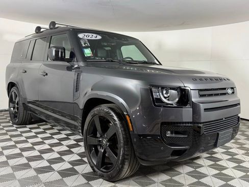 Used 2024 Land Rover Defender 130 X-Dynamic SE AWD/4WD image 11