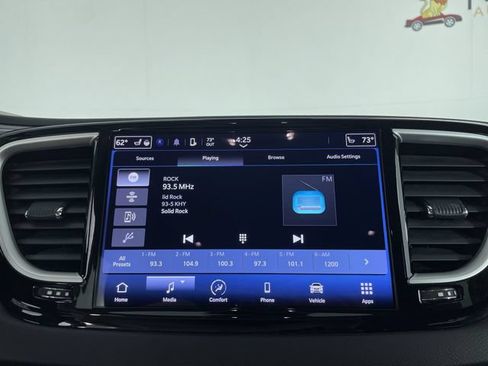 Used 2024 Chrysler Pacifica Touring-L FWD image 21